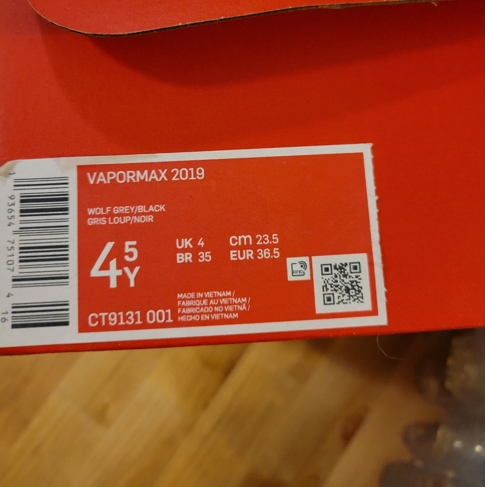 Nike youth vapormax youth 4.5